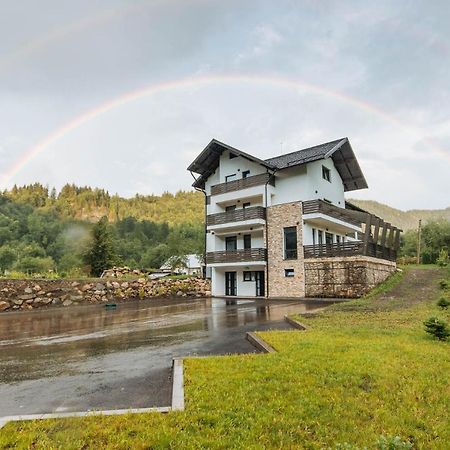 Comoara Raraului Campulung Moldovenesc Bagian luar foto