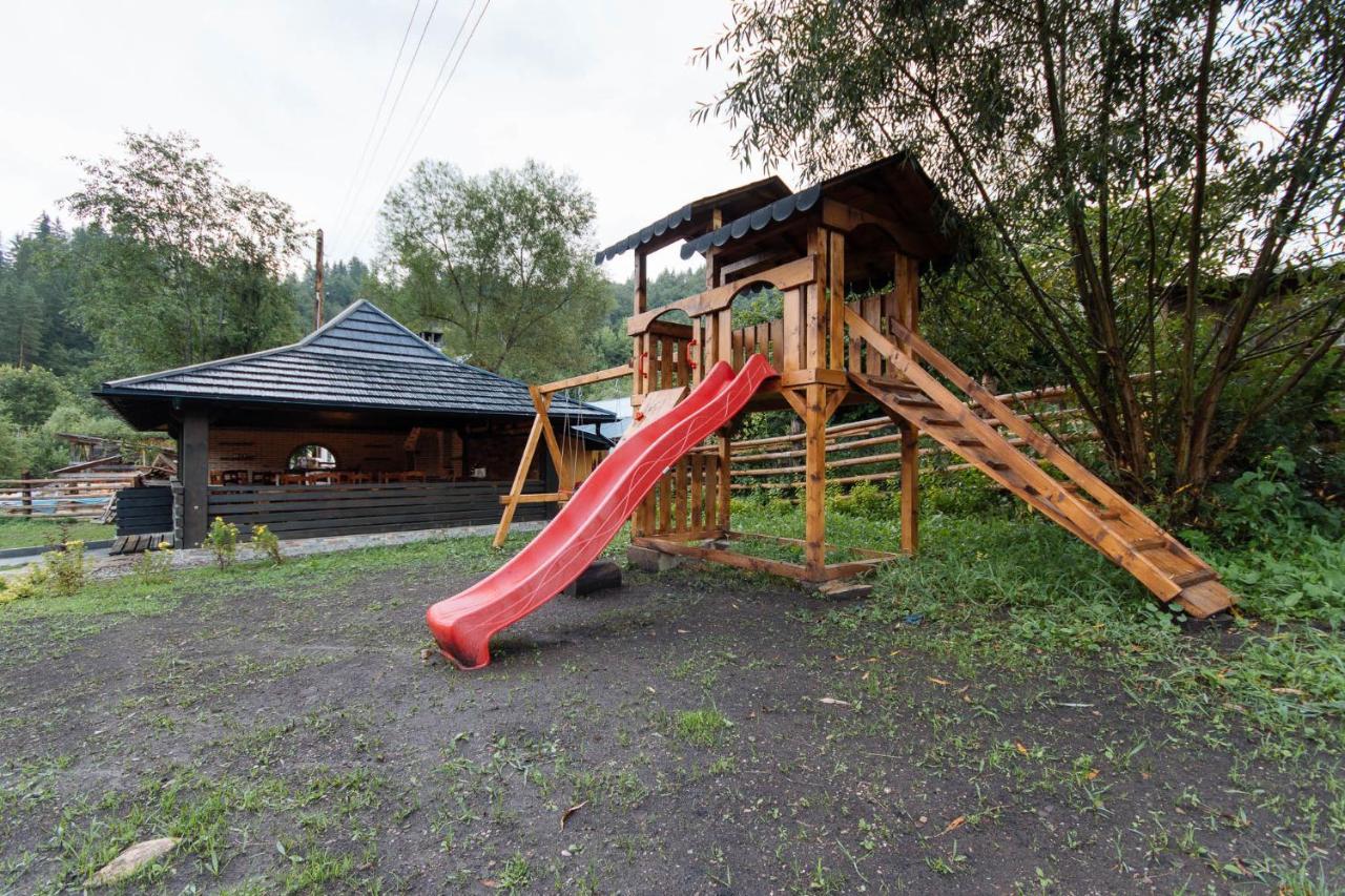 Comoara Raraului Campulung Moldovenesc Bagian luar foto