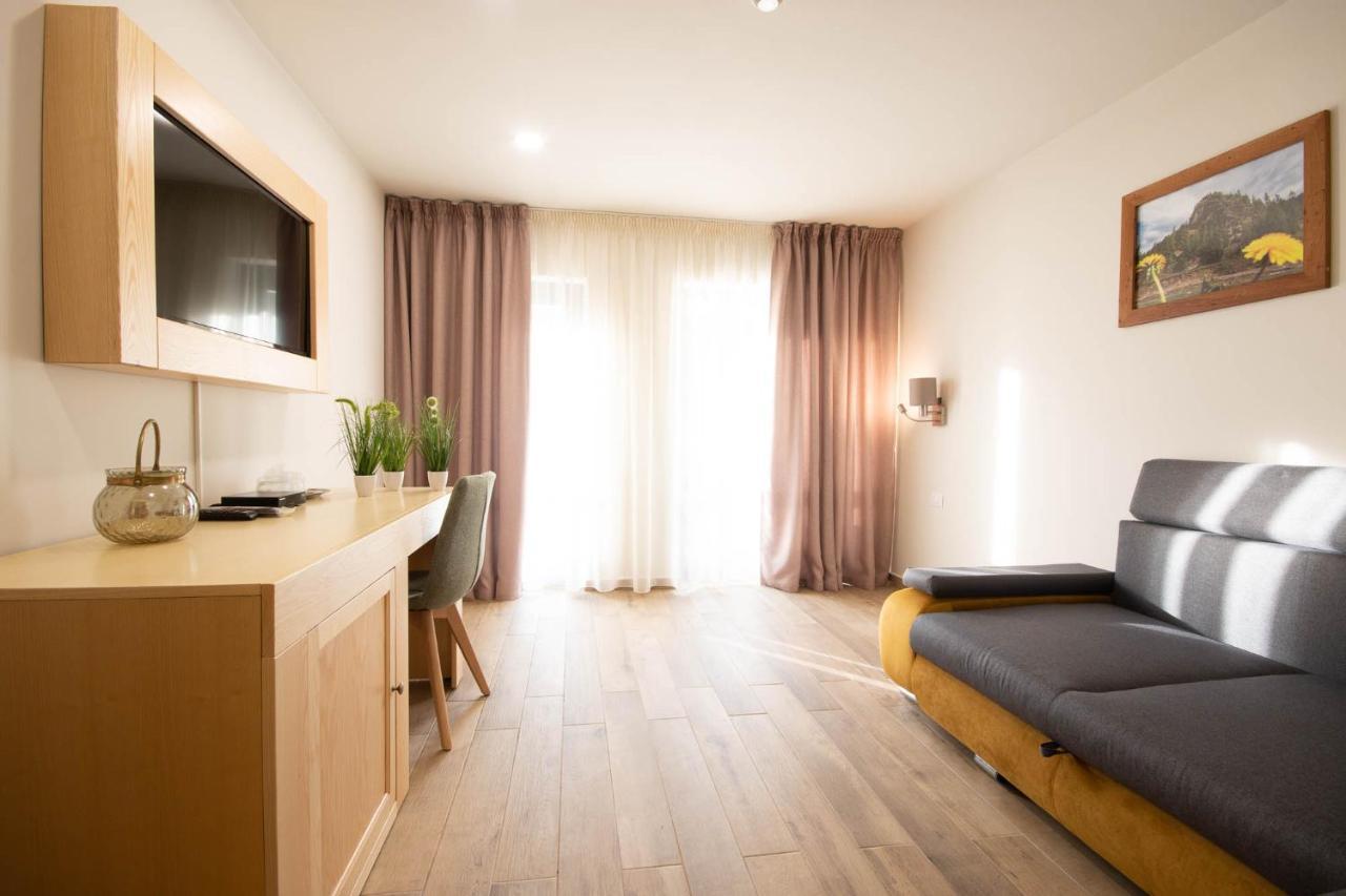 Comoara Raraului Campulung Moldovenesc Bagian luar foto