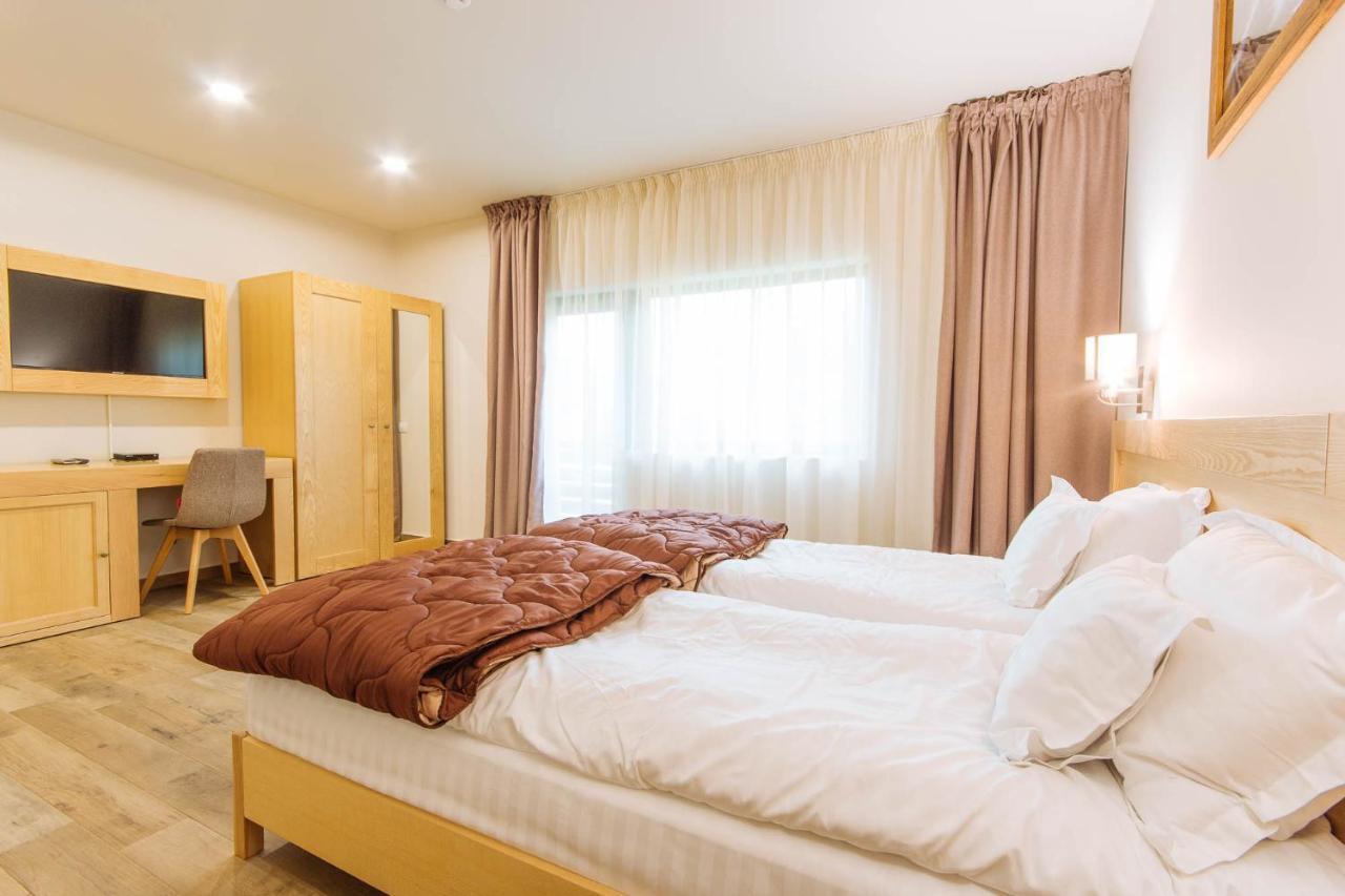 Comoara Raraului Campulung Moldovenesc Bagian luar foto