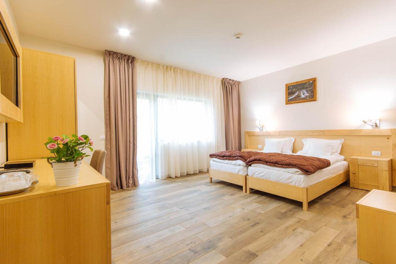 Comoara Raraului Campulung Moldovenesc Bagian luar foto